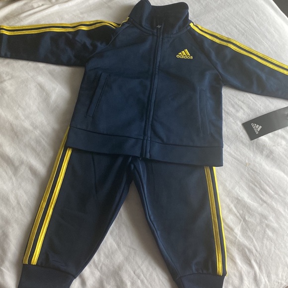 Adidas Tracksuit for BOYS SIZE 12 Months - Picture 1 of 4